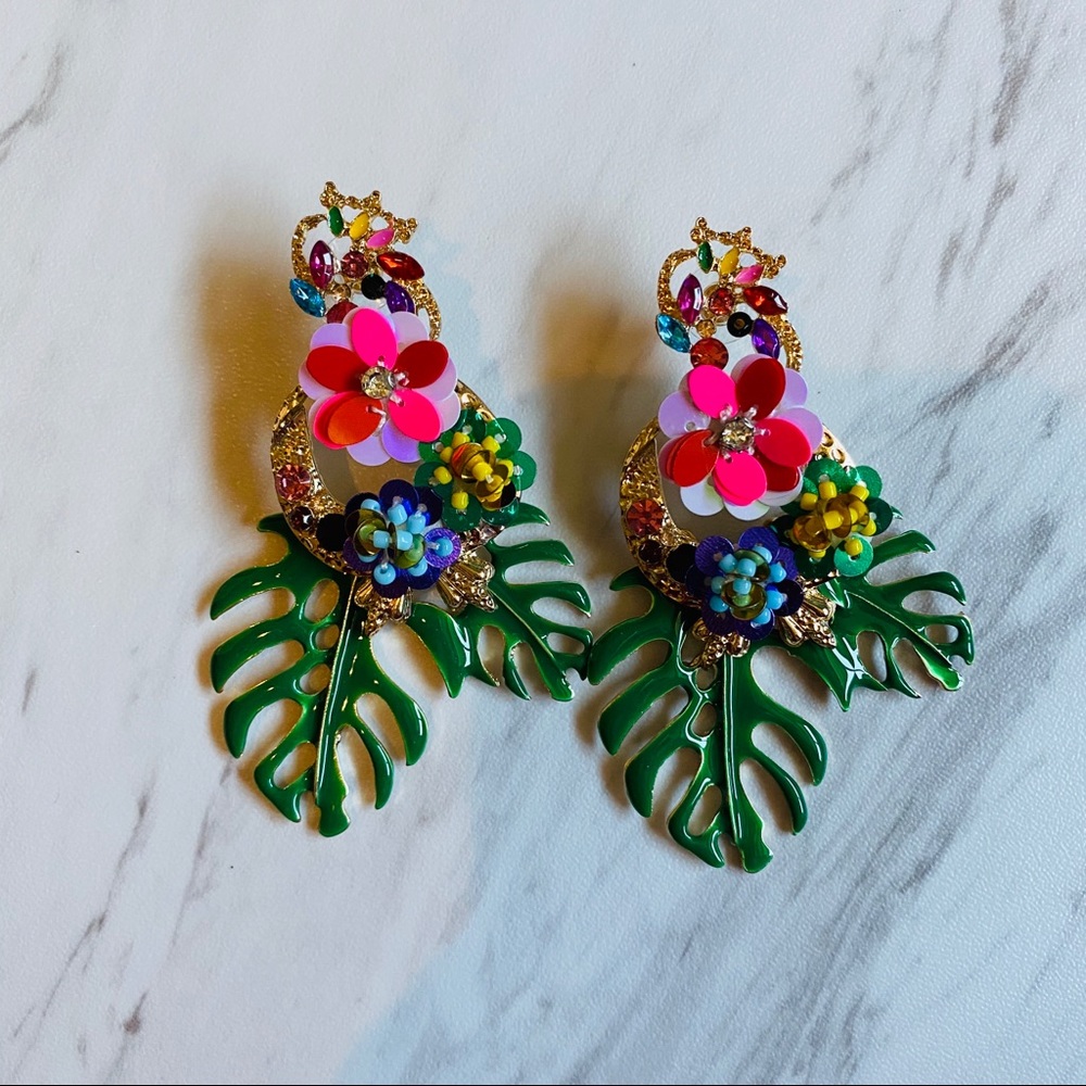 🍃 Green metal and sequin earrings
